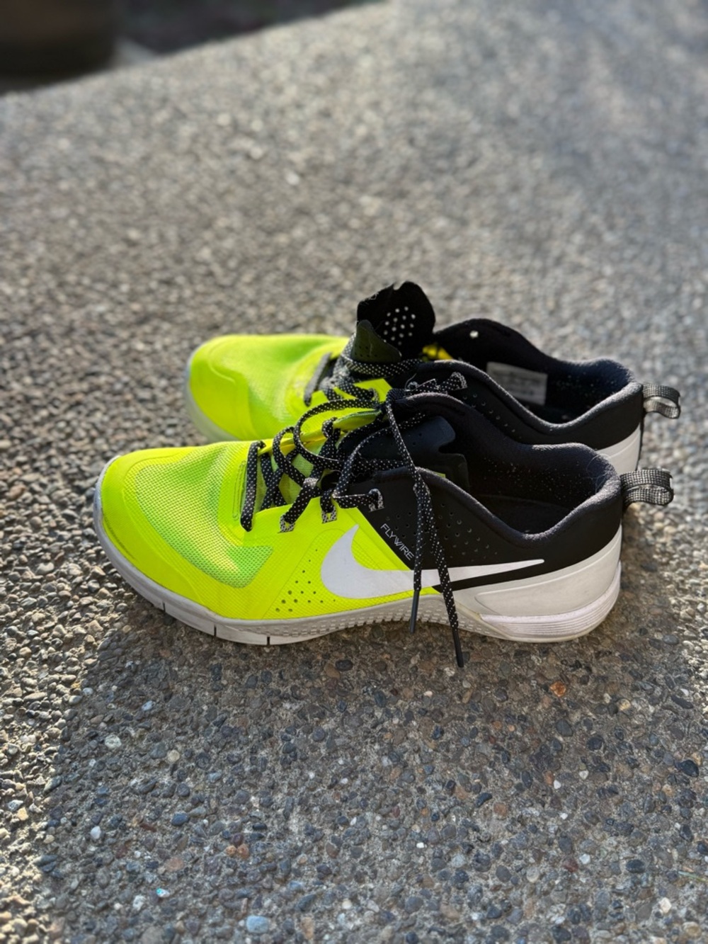 Nike men’s Neon Yellow and Black Athletic Sneaker